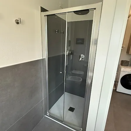 شقة Brezza Di مانديلو ديل لاريو